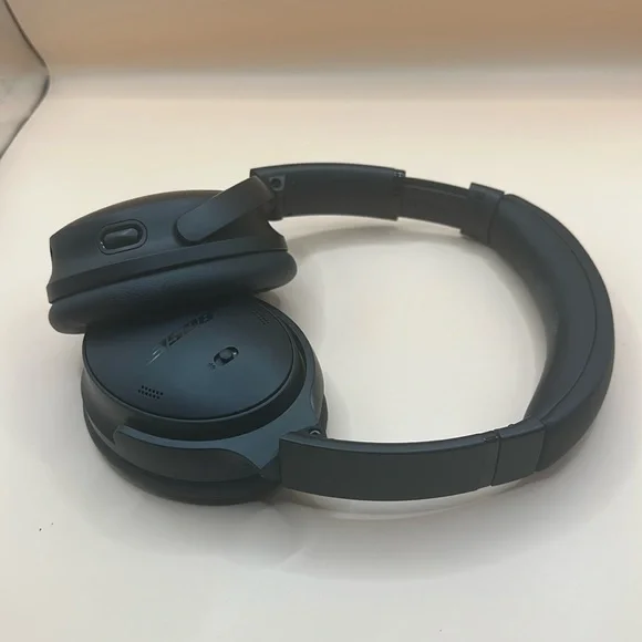 Bose QuietComfort 45 Bluetooth Wireless Noise Cancelling Headphones - Picture 4 of 6